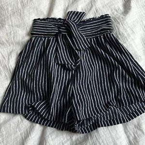 ABERCROMBIE dress shorts - with adjustable bow- size Small